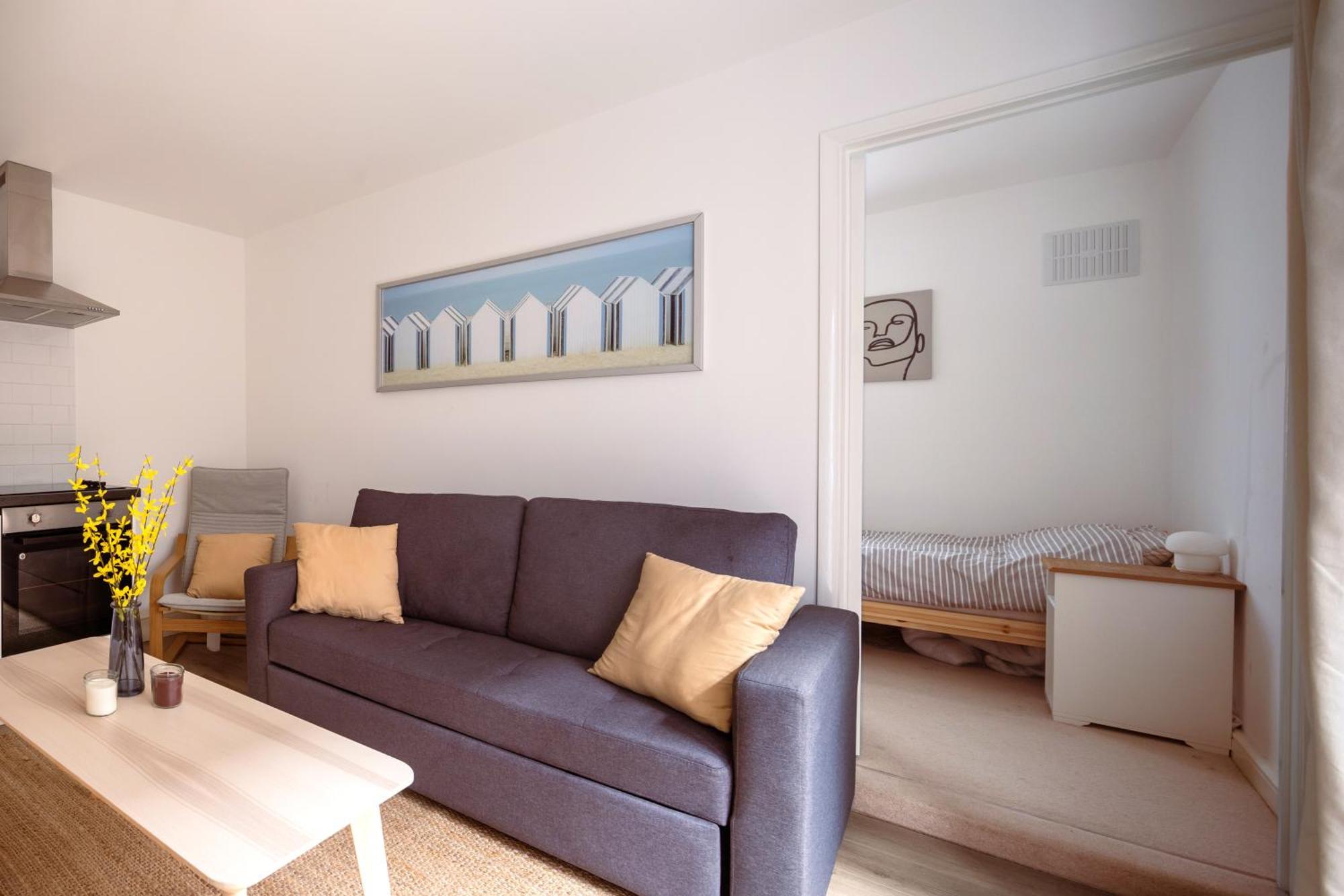 Guildford Town Centre With Parking Apartment ภายนอก รูปภาพ